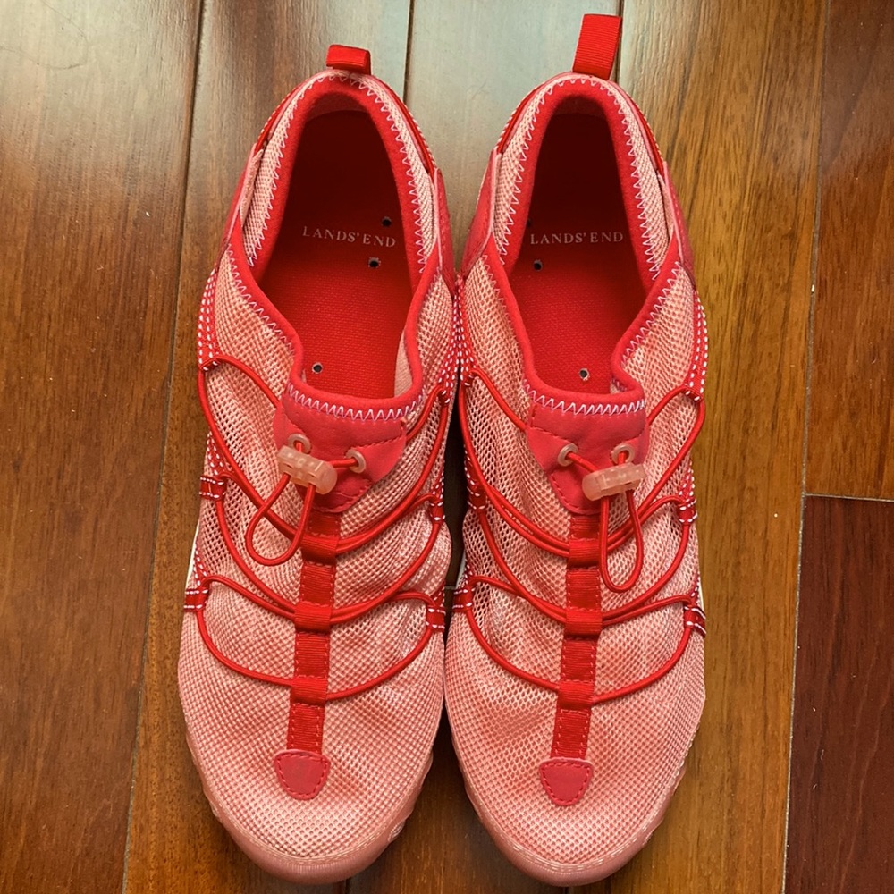 Lands end women’s adjustable outdoor sneakers/hiking shoes size 9 1/2 slip on